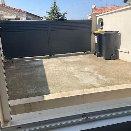 Charmant Appartement Avec Parking Privee Buxerolles Екстериор снимка