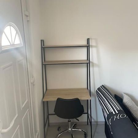 Charmant Appartement Avec Parking Privee Buxerolles Екстериор снимка