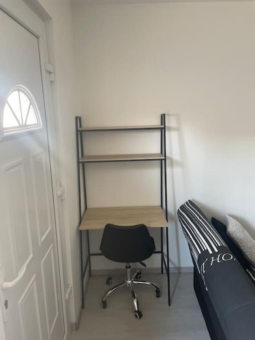 Charmant Appartement Avec Parking Privee Buxerolles Екстериор снимка